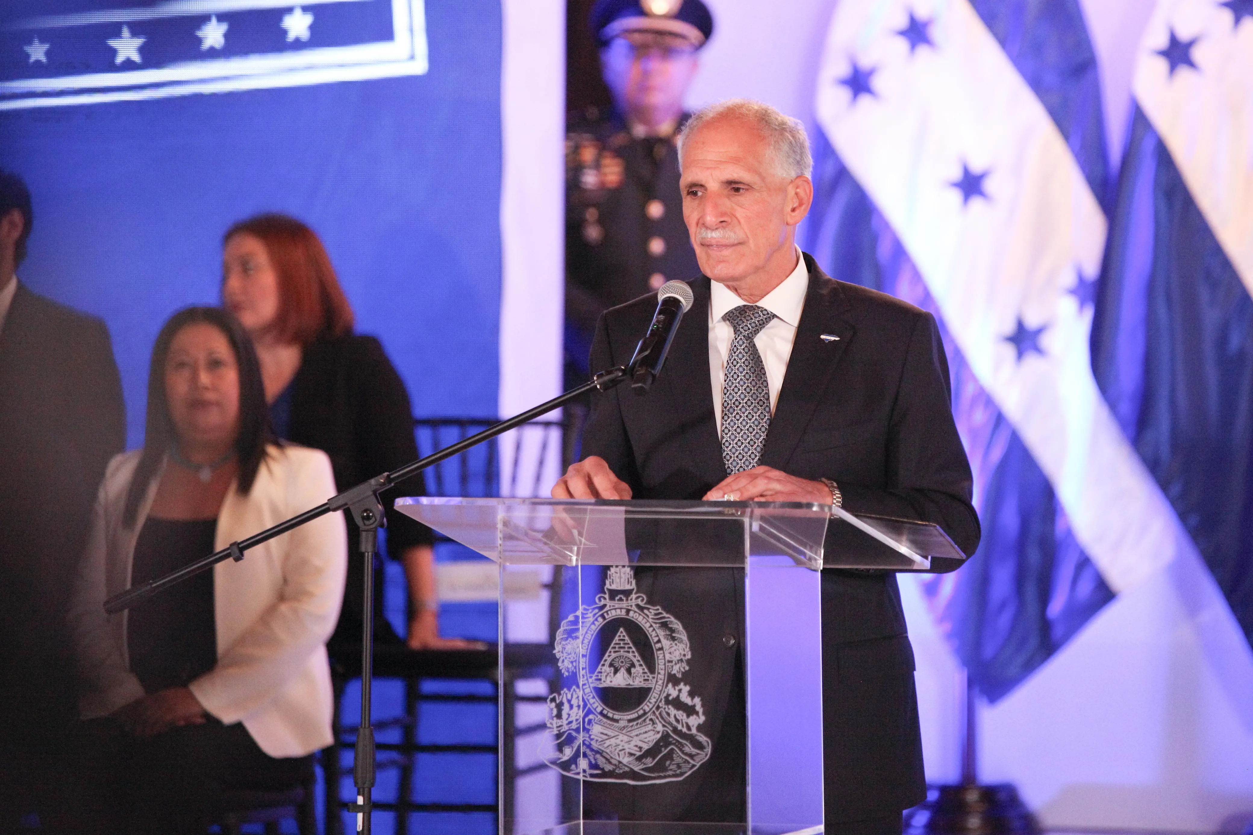 Nasry Asfura en presentación de informe