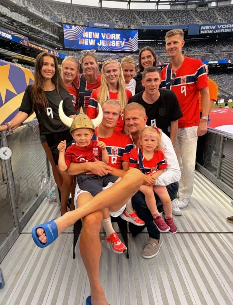 Haaland junto a su familia