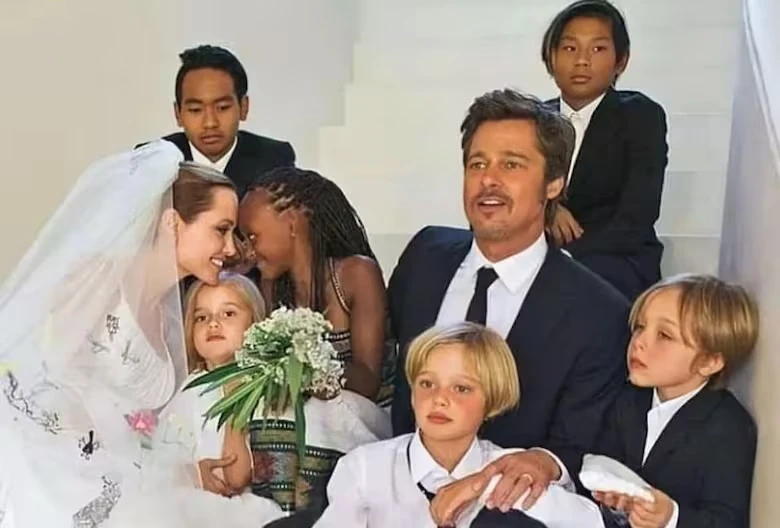 Imagen de Brad Pitt y Angelina Jolie en su boda