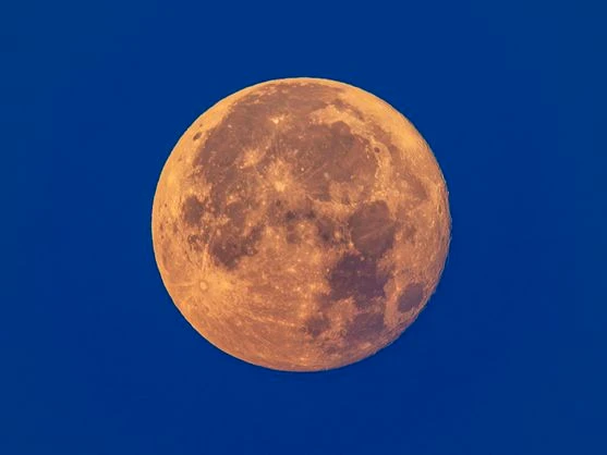 Imagen de una luna llena 