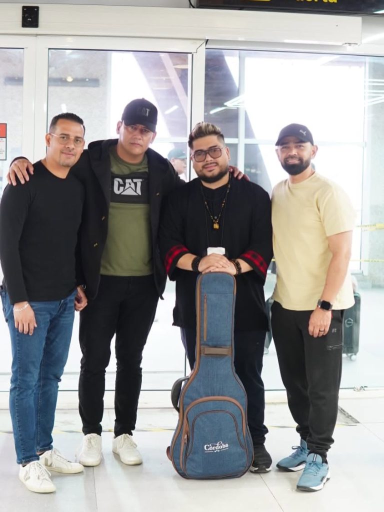 Manu Martinez y su equipo