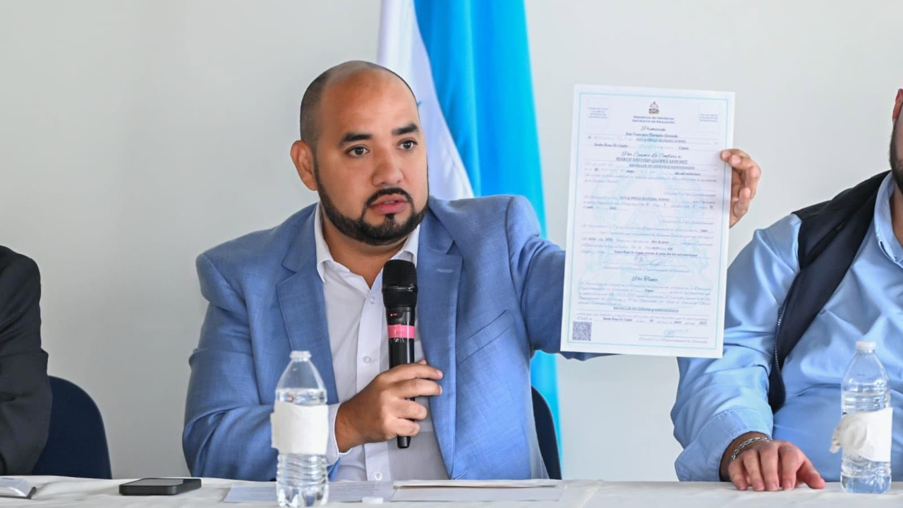 Imagen Principal de Nota: 'Sentí miedo': Daniel Esponda confiesa la  amenaza que recibió de un alumno