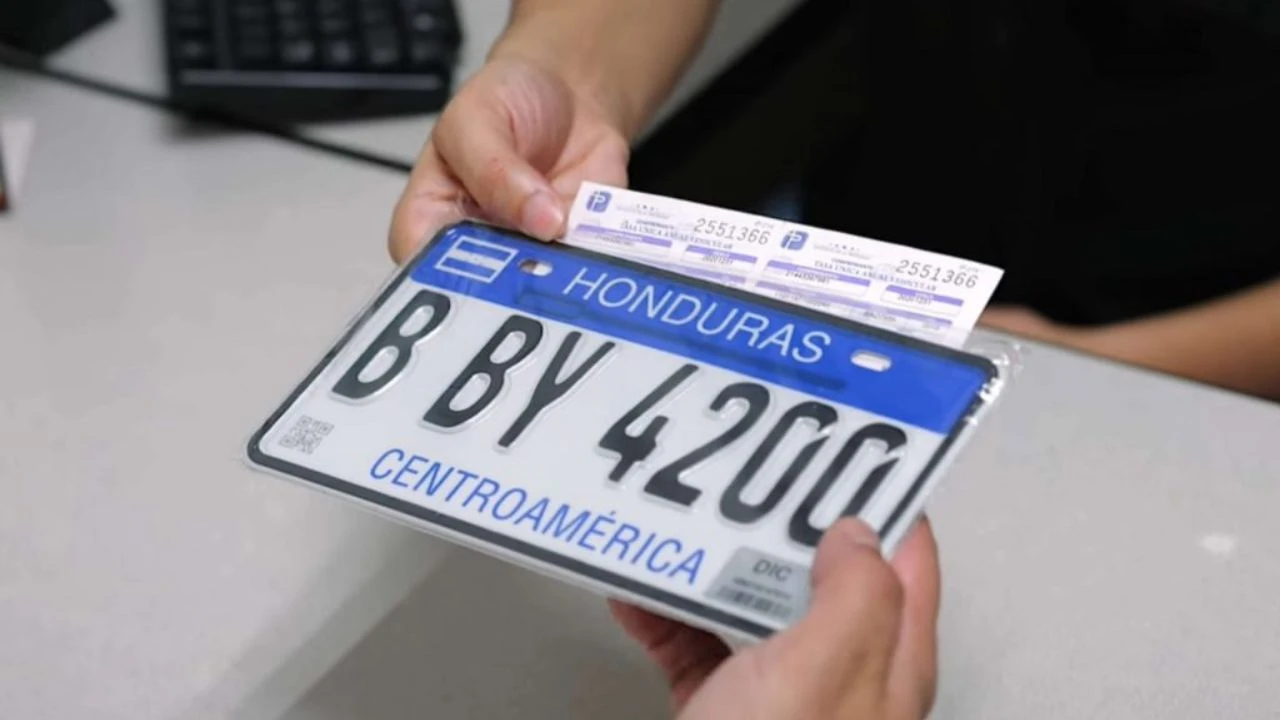 Imagen Principal de Nota: ¿Cuándo entregarán las nuevas placas vehiculares en Honduras?: Esto se sabe