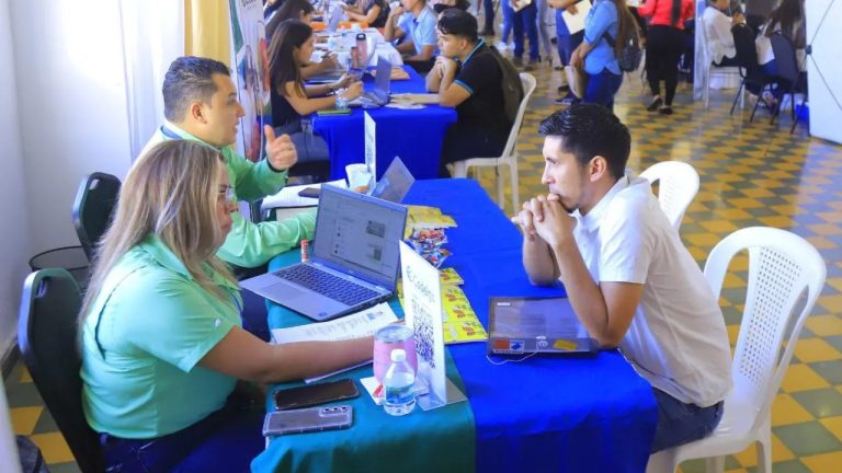 Imagen Principal de Nota: Anuncian jornada de empleo en SPS e Intibucá: estas son las vacantes disponibles