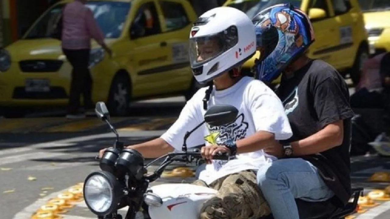 Imagen Principal de Nota: Lista actualizada de municipios de Honduras donde se prohíbe a dos hombres en moto