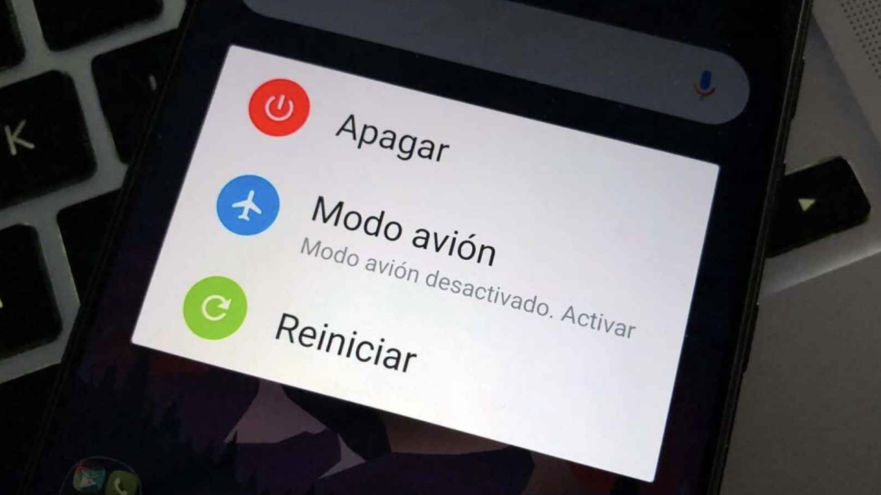 Imagen Principal de Nota: ¿Cómo reiniciar un teléfono de fábrica usando los botones?