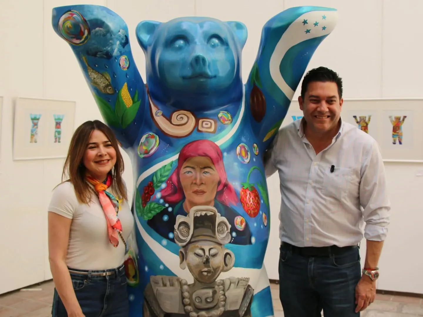 JUAN DIEGO JUNTO A SU ESPOSA PAOLA