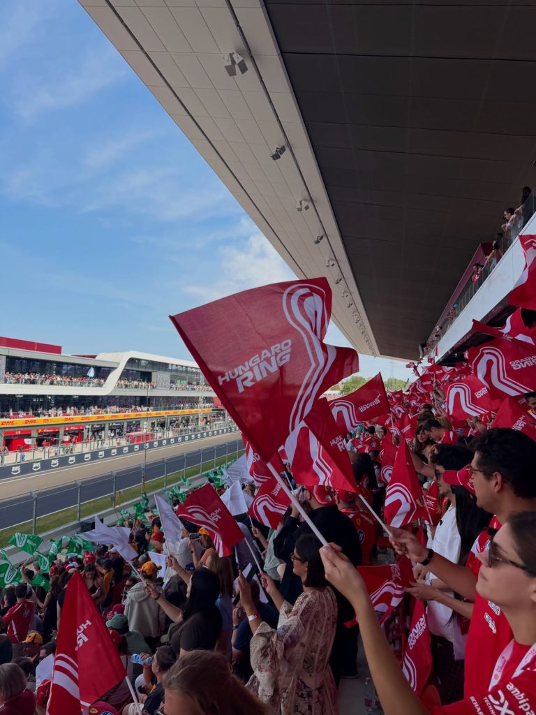 PUBLICO EN LA CARRERA DE FERRARI