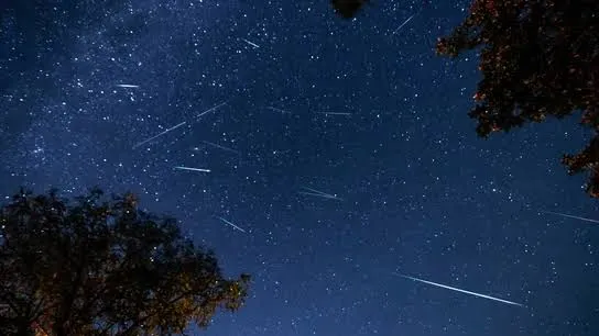 PERSEIDAS SOBRE EL CIELO