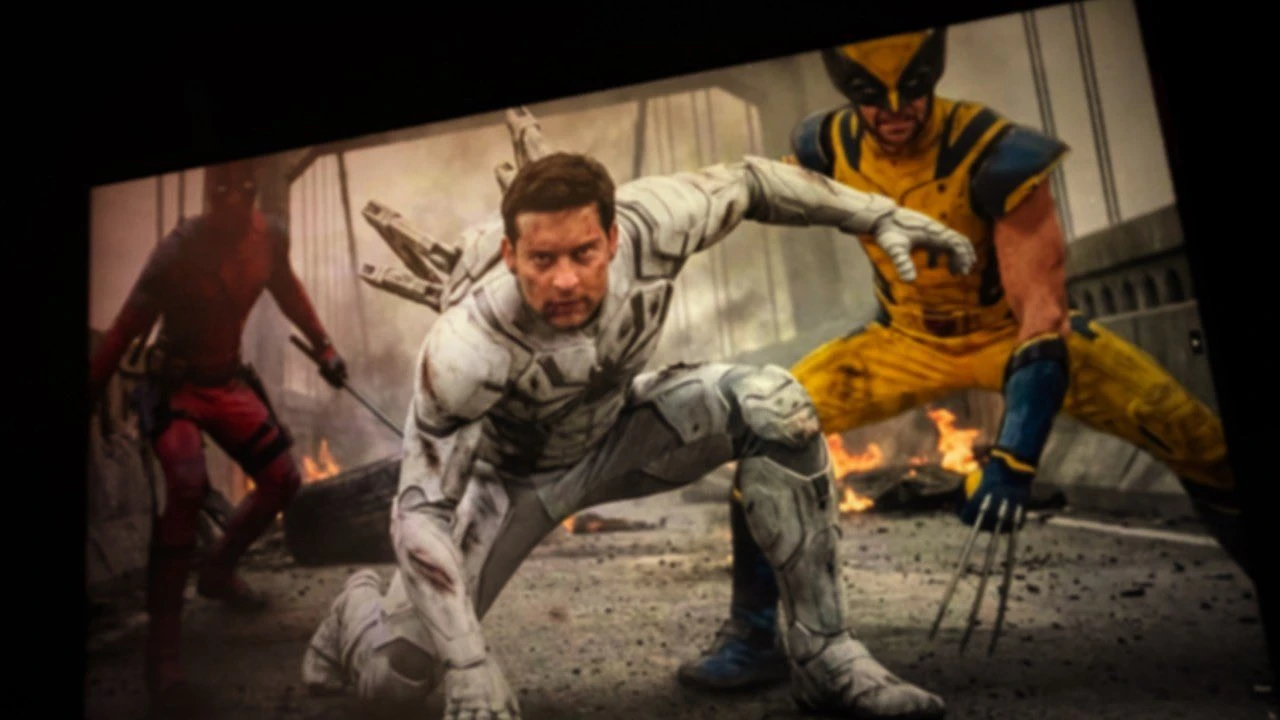 Imagen de Tobey Maguire, Wolverine y Deadpool