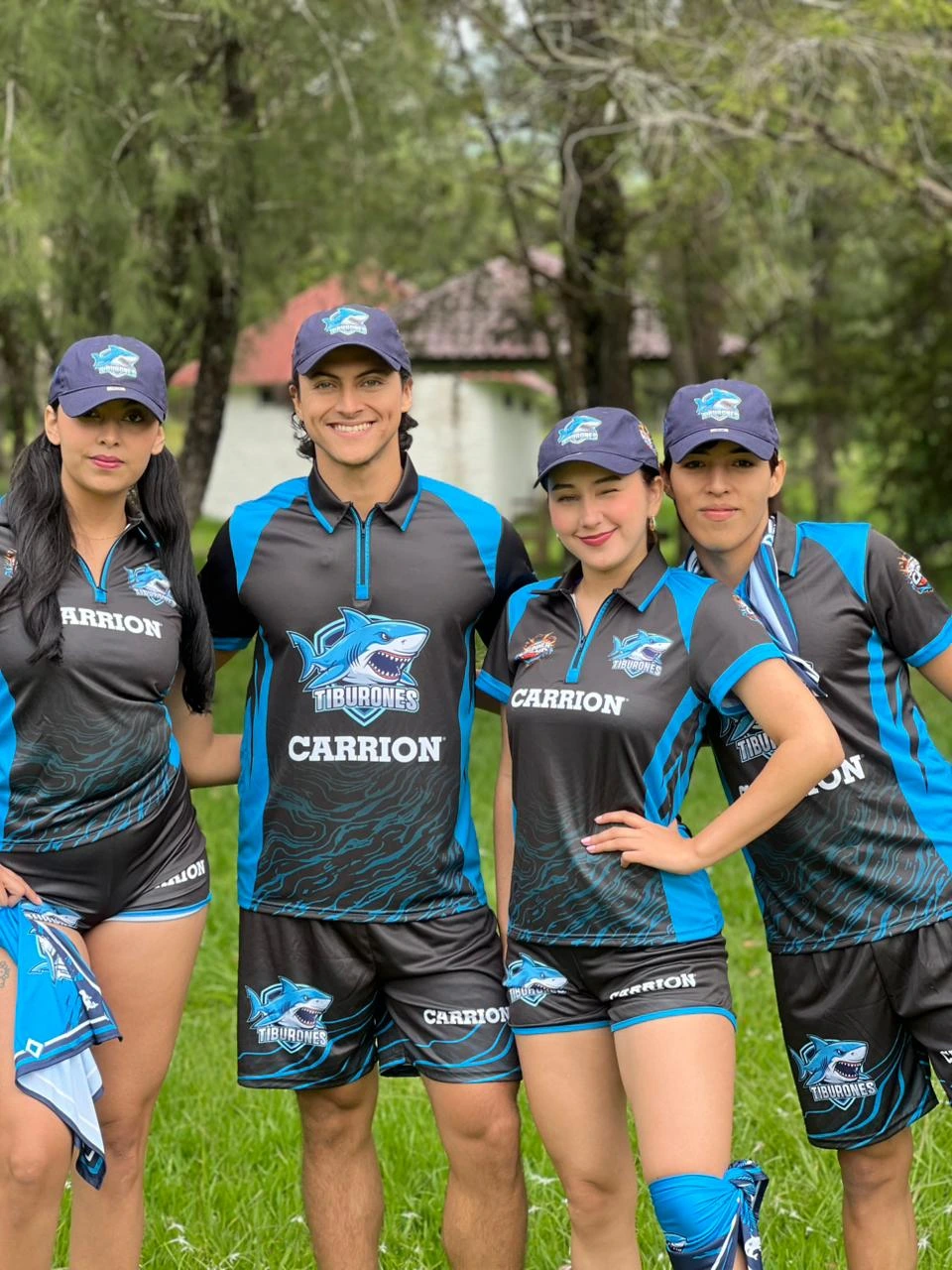 Integrantes del equipo Los Tiburones.