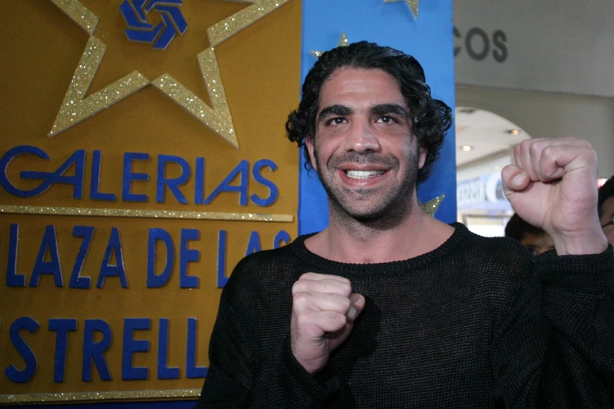 Entre 2001 y 2005 disputó 11 peleas profesionales y ganó el campeonato mexicano de peso crucero en 2002. Foto: tomada de Internet