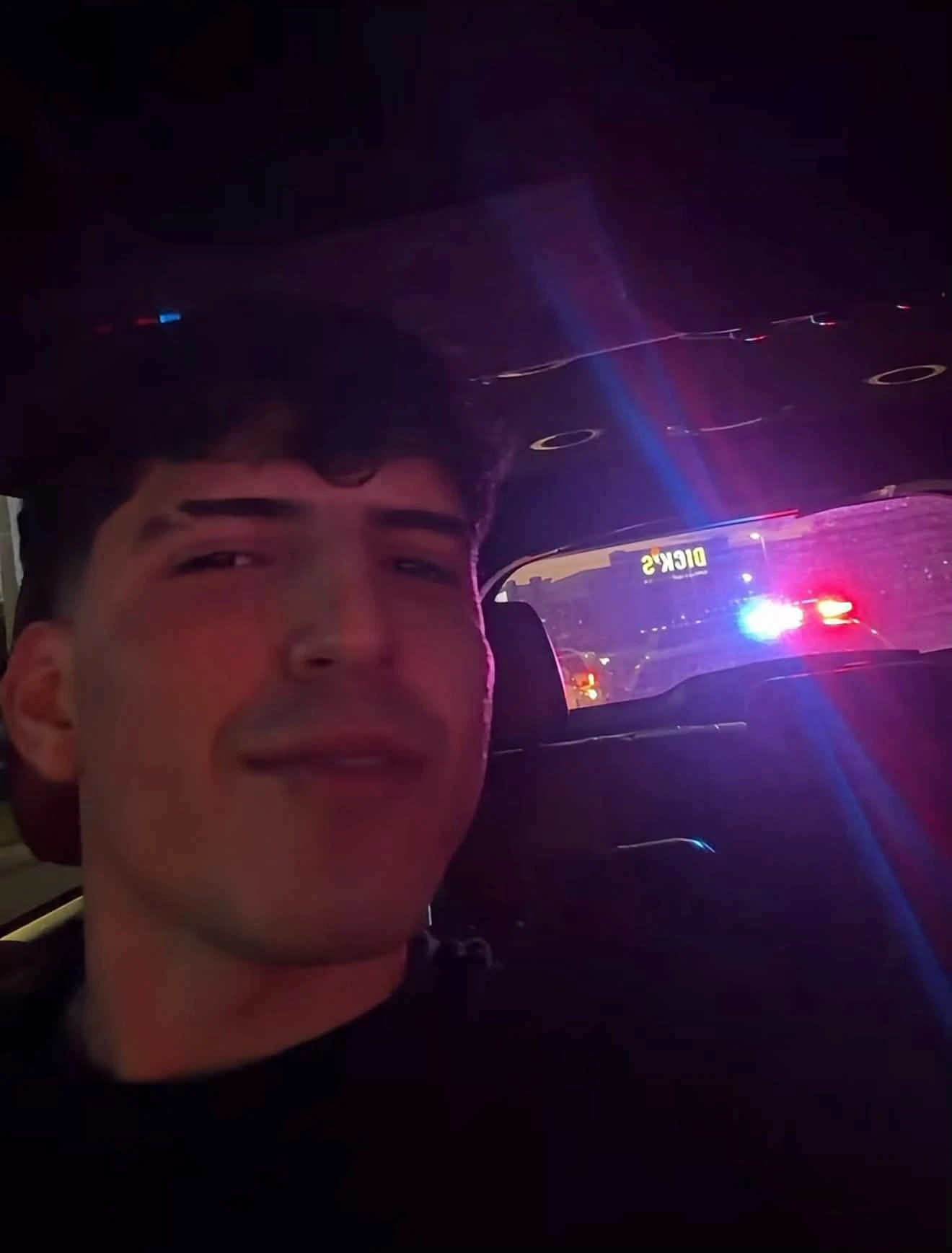 El influencer tico fue detenido por una situación relacionada con una licencia de conducir vencida por más de seis meses y una retención solicitada por ICE. Foto: captura de pantalla