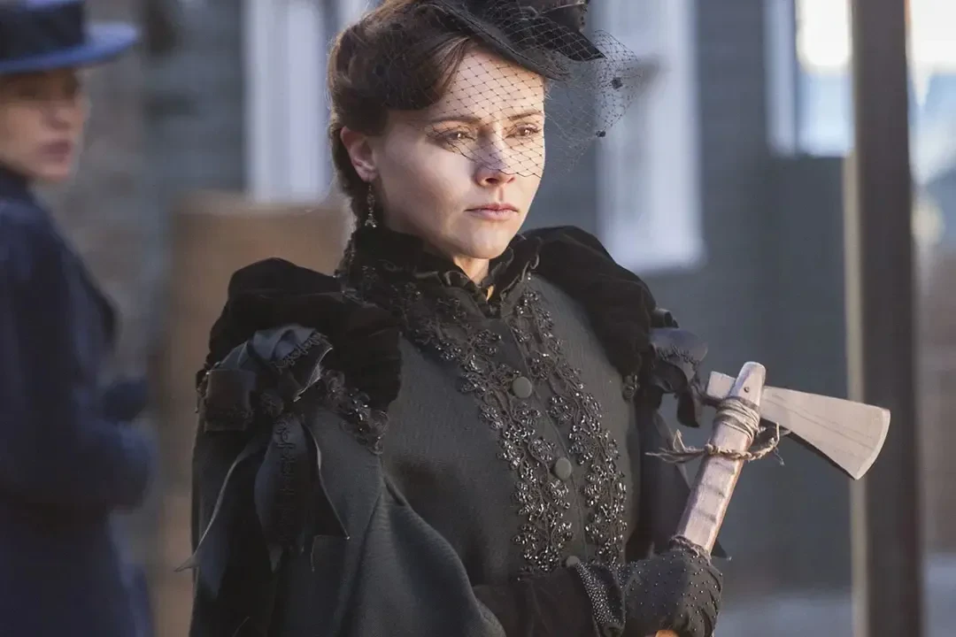 Lizzie Borden fue acusada de asesinar a su padre y madrastra en 1892, pero fue absuelta durante el juicio de 1893. Foto: cortesía de Ryan Murphy Productions / Prospect Films.