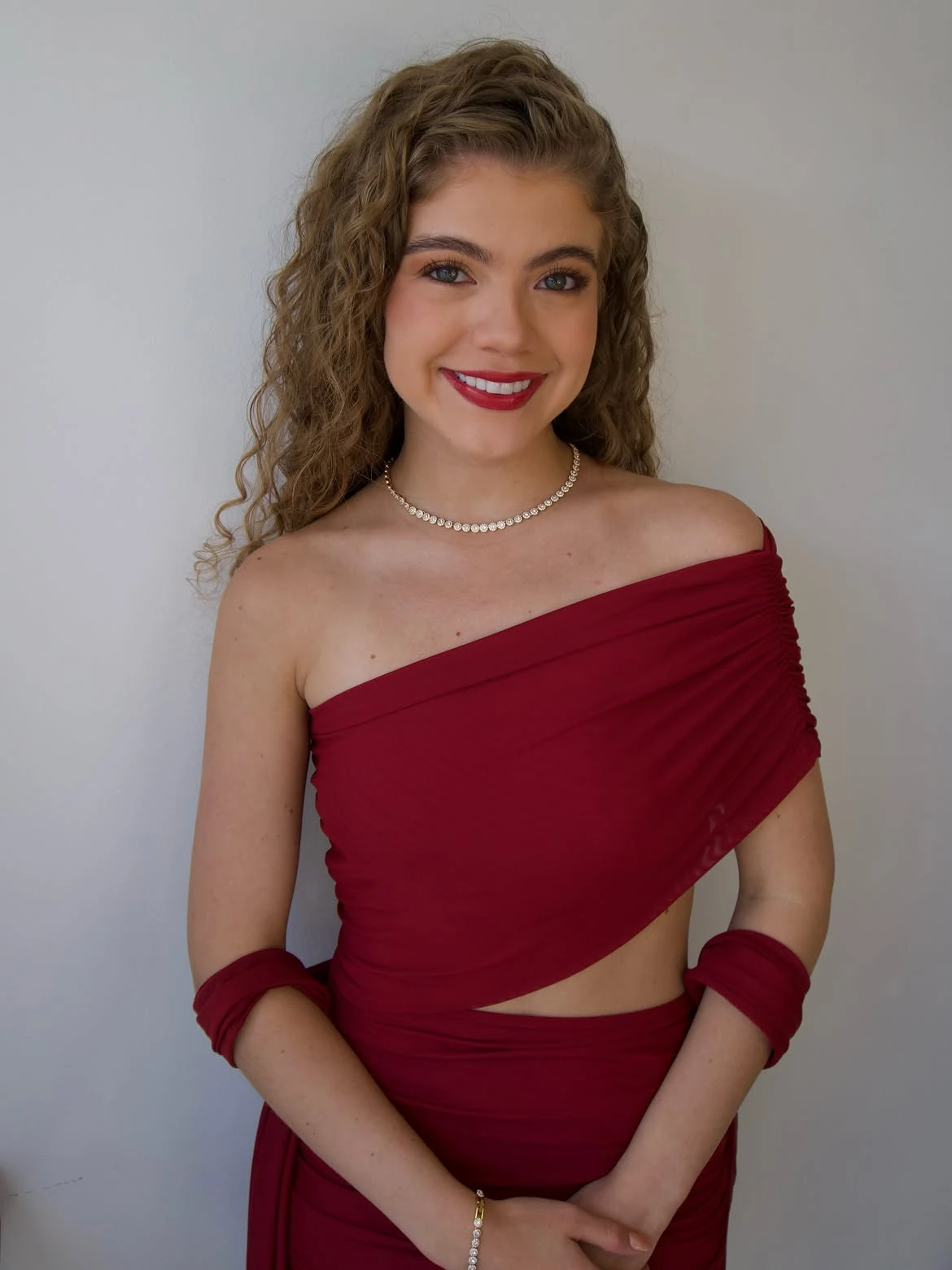 Imagen de Mariana Mozo con vestido rojo