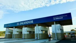 Imagen de ¿Cuánto debe invertir un hondureño para viajar a El Salvador? Requisitos y documentos