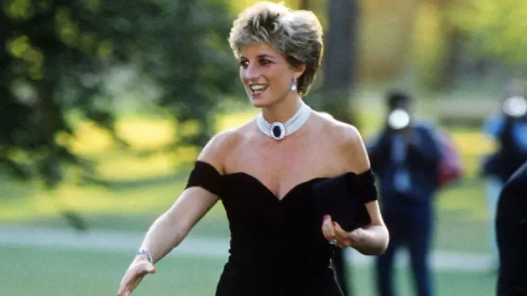Imagen Principal de Nota: El icónico 'vestido de la venganza' de la princesa Diana volverá a subasta