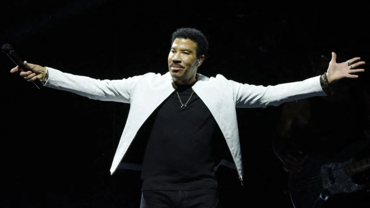 Lionel Richie de 77 años está hospitalizado: ¿Cuál es su estado de salud y qué le pasó?