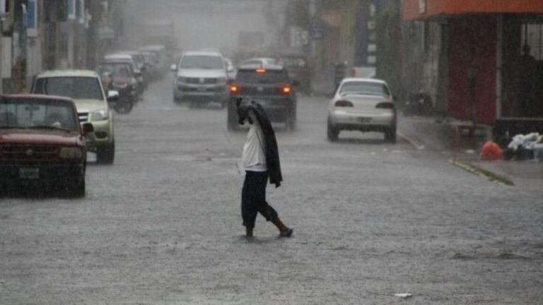 Imagen Principal de Nota: Onda tropical se acerca a Honduras y dejará lluvias en estas regiones