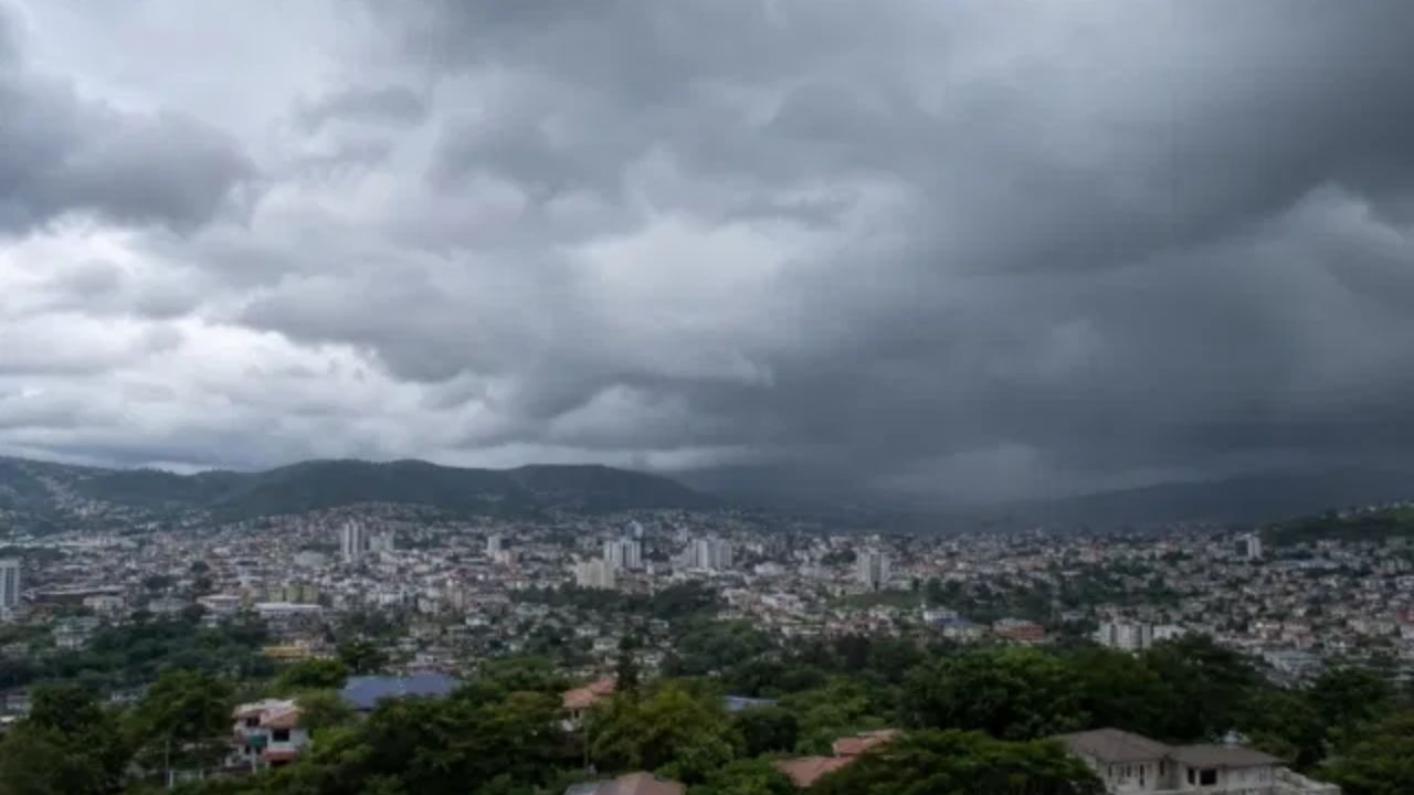 Huracán Polo se intensifica y César Quintanilla detalla el clima que tendrá Honduras