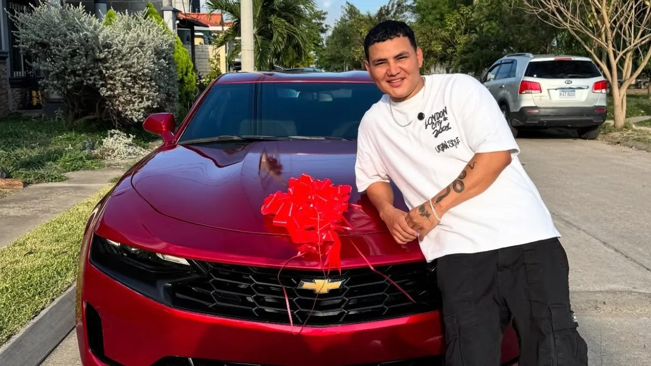 Imagen Principal de Nota: 'Loncho' cumple un gran sueño y deja ver su nueva y lujosa casa
