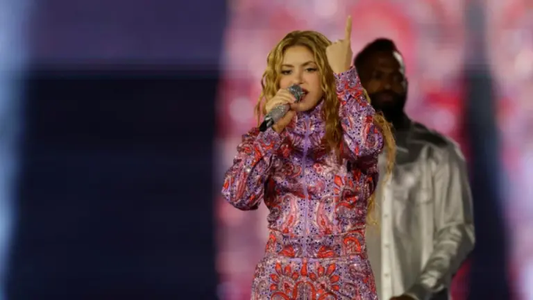 Imagen Principal de Nota: Shakira genera rumores tras ser vista cenando con un misterioso acompañante