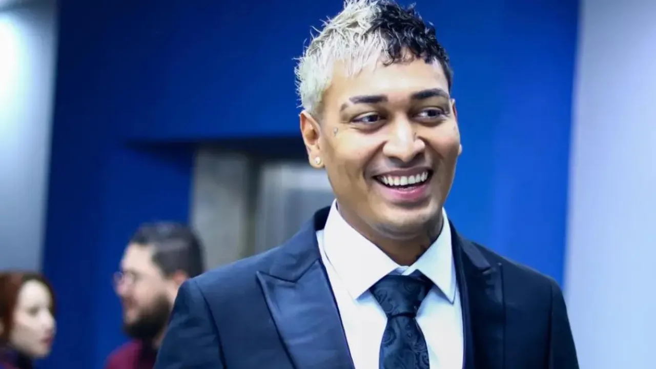 Imagen Principal de Nota: Supremo desata polémica tras publicar video cantando alabanza cristiana
