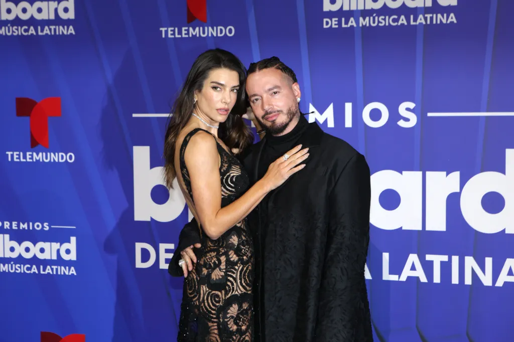 Modelo argentina Valentina Ferrer y el cantante colombiano, J Balvin.