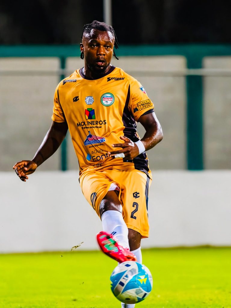 ALVAREZ KEVIN JUGADOR CHOLOMA