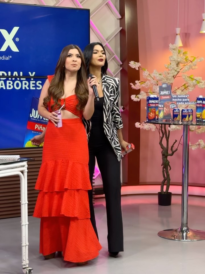 LOREN MERCADAL Y LAURA MEZA EN DUELO DE CANTO