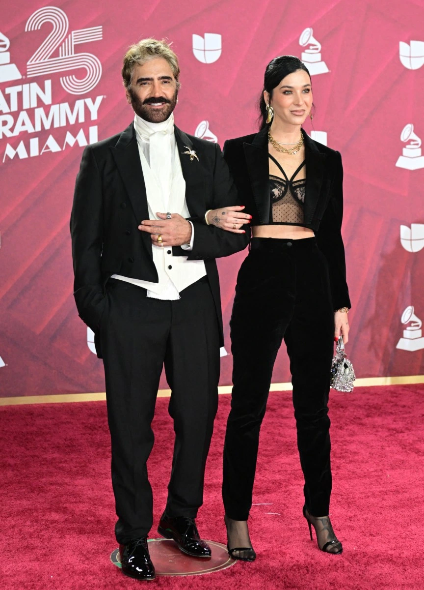 Imagen de Alejandro Fernández y su pareja