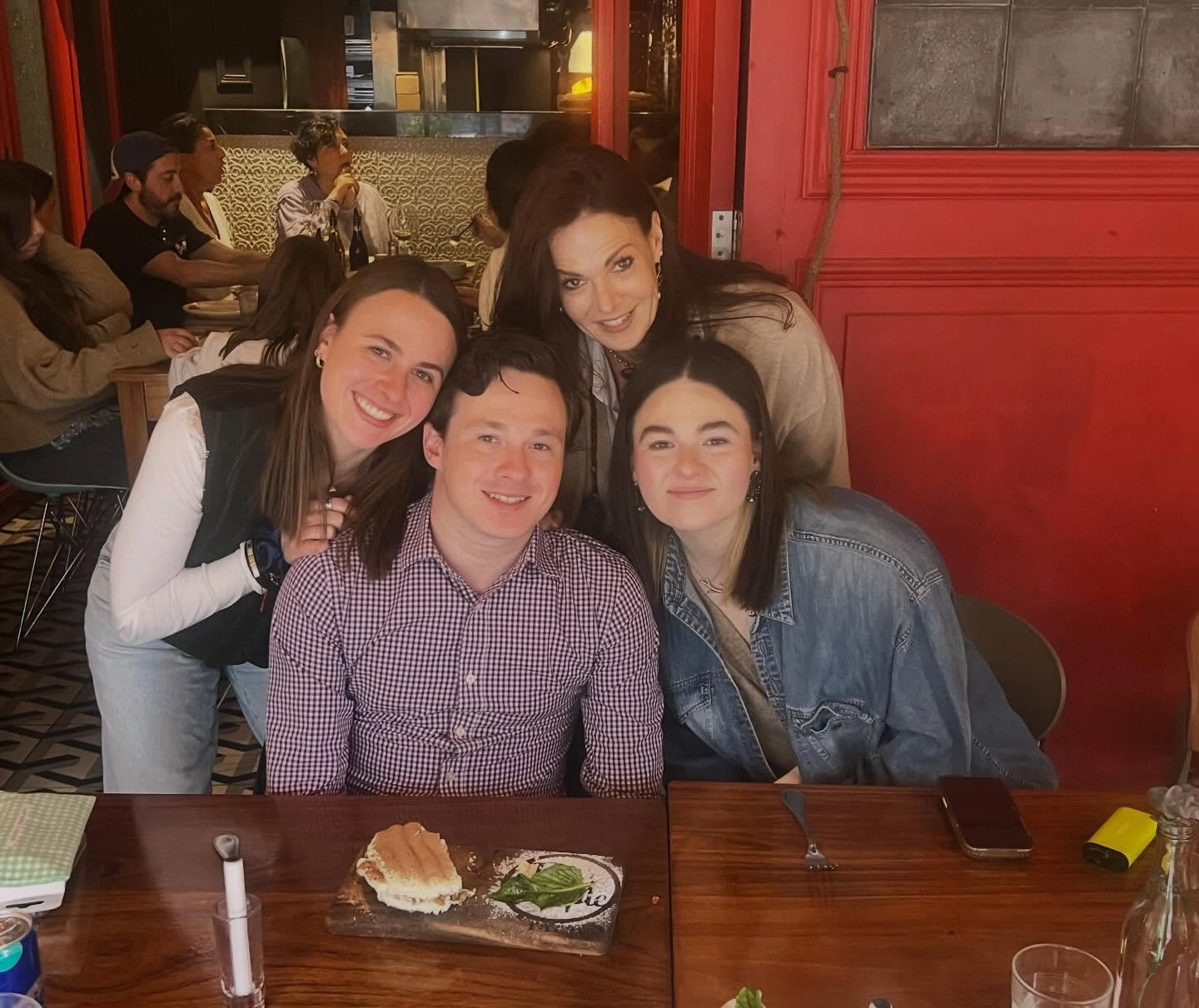 Alix Bauer tiene tres hijos con su fallecido esposo Jack Derzavich: Moisés, Danna y Mijal Derzavich Bauer. Foto: cortesía de Instagram