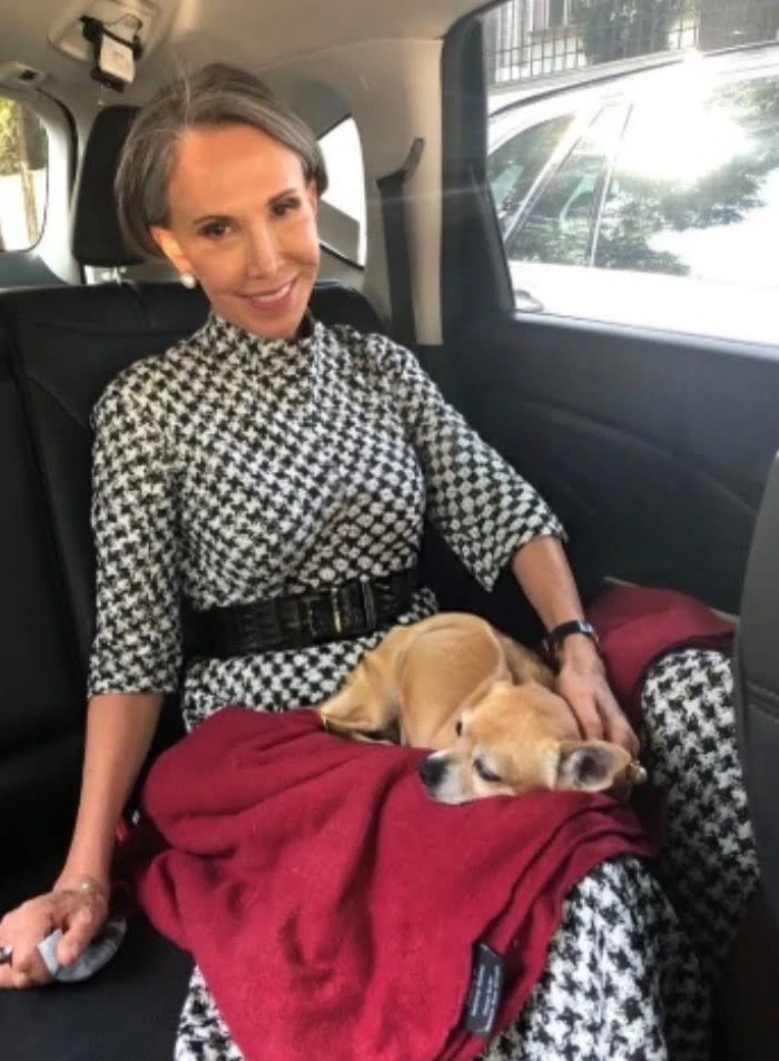Florinda Meza junto a su perro Bruno