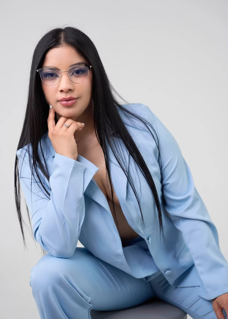Imagen de Génesis Alvarado modelando