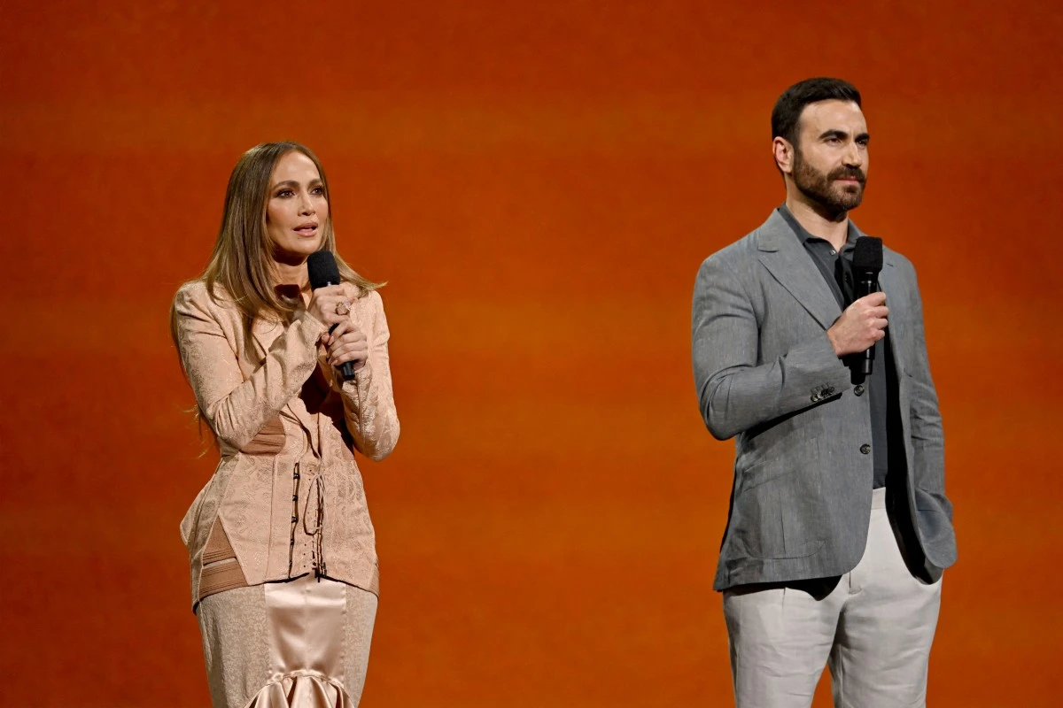 Imagen de Jennifer Lopez y Brett Goldstein