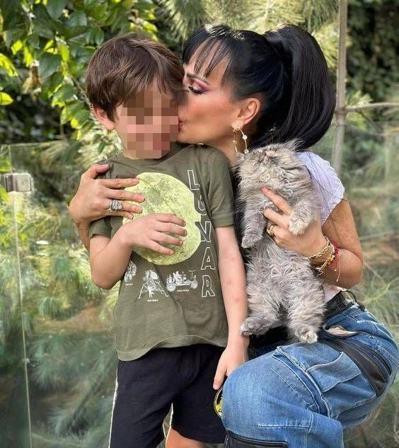 Imagen de Maribel Guardia con su nieto