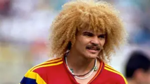 Imagen de Carlos 'El Pibe' Valderrama sorprende al raparse y despedirse de su icónica melena