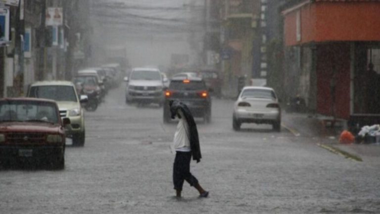 Imagen Principal de Nota: Honduras bajo lluvias: estos departamentos registrarán más precipitaciones