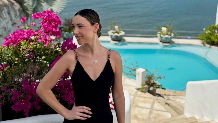 Imagen Principal de Nota: Tiktoker española recorre Casa Presidencial, destaca su belleza y queda impresionada