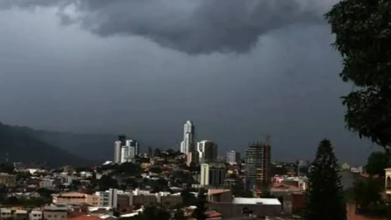 Imagen Principal de Nota: Lluvias no darán tregua en Honduras este lunes: estas serán las zonas afectadas