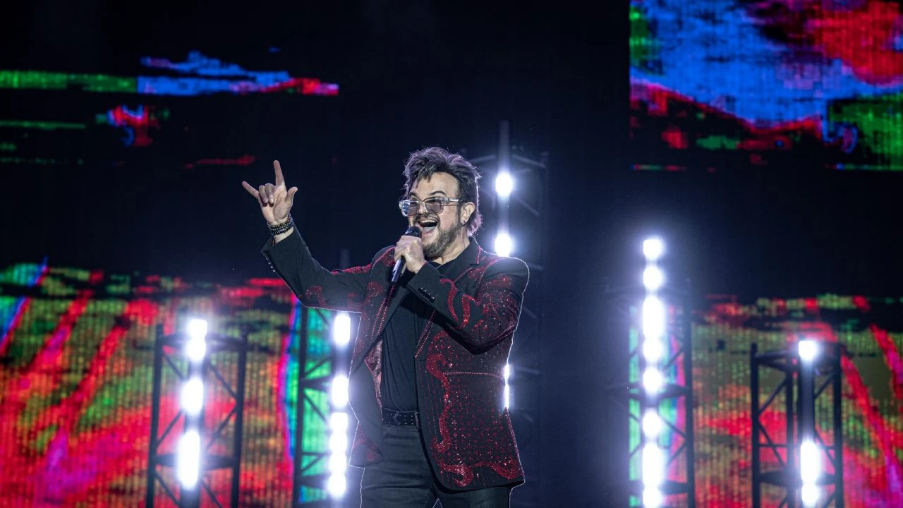 Imagen Principal de Nota: Psiquiatra de Aleks Syntek revela la enfermedad que sufre el cantante mexicano