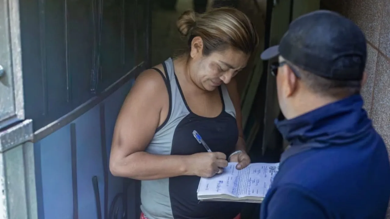 Multan a tiktoker Yanira Berríos y le dan 24 horas para retirar construcción en área verde