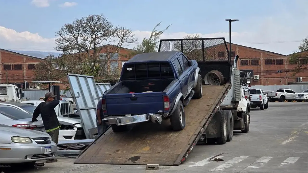 AMDC habilita WhatsApp para denunciar carros abandonados en Tegucigalpa y Comayagüela